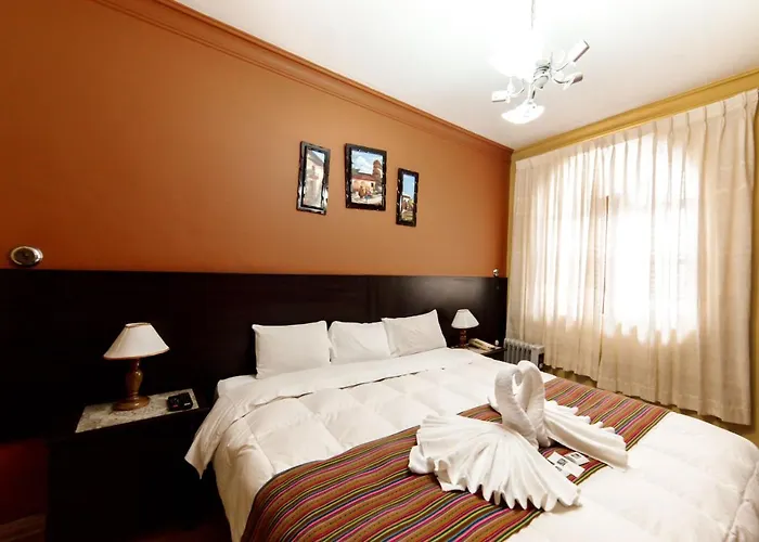 Carlos V Hotel 2*