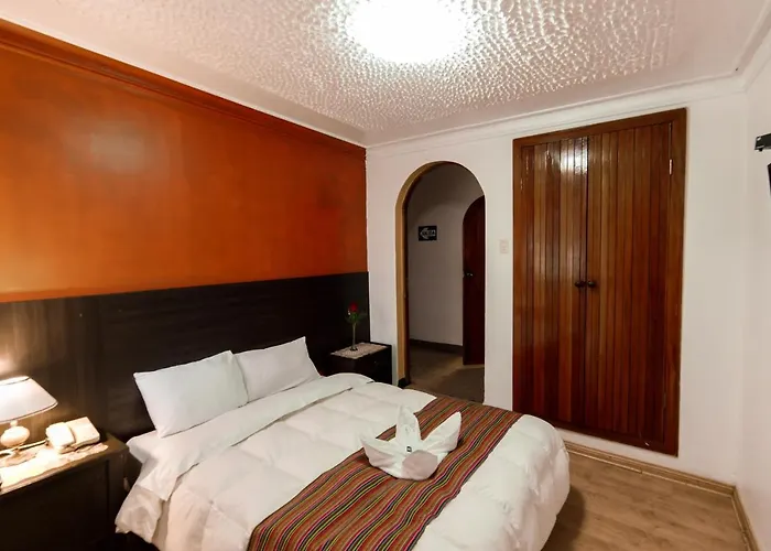 Carlos V Hotel 2*