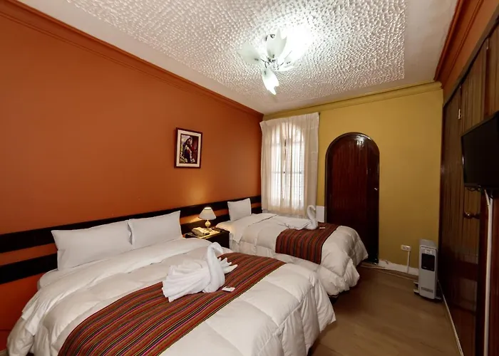 Carlos V Hotel 2*